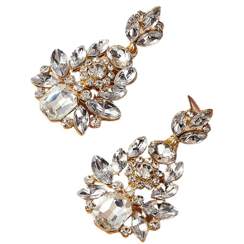 Bring a touch of sparkle to your night-time looks with our Gallant Sparking Drop Earrings. Whether you're dressing up for a special occasion or just looking for a way to add some glitz and glamour to your everyday style, these earrings will do the trick! thejewelled.au