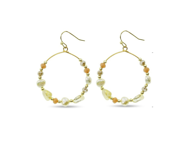 A wardrobe staple, these stunning freshwater pearl earrings will never date. Crafted from freshwater pearls and natural stones, they're finished with beautiful glass faceted beads in a gold plated settings. With a choice of either gold or green undertones - these earring will be a constant favorite. thejewelled.au