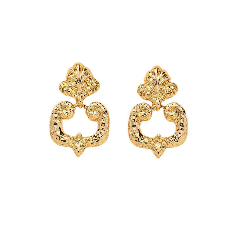 The Desi Drop Earrings are a mesmerizing pair of earrings that will take you from day to night. The perfect marriage of minimalist yet elegant style. Perfect to make a statement day or night. They feature 14ct gold-plated components the Desi Drop earrings won’t tarnish or fade. Comes in a choice of gold or silver.. thejewelled.au