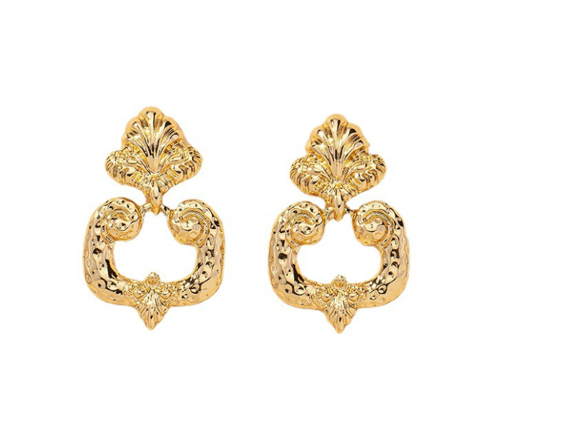 The Desi Drop Earrings are a mesmerizing pair of earrings that will take you from day to night. The perfect marriage of minimalist yet elegant style. Perfect to make a statement day or night. They feature 14ct gold-plated components the Desi Drop earrings won’t tarnish or fade. Comes in a choice of gold or silver. thejewelled.au