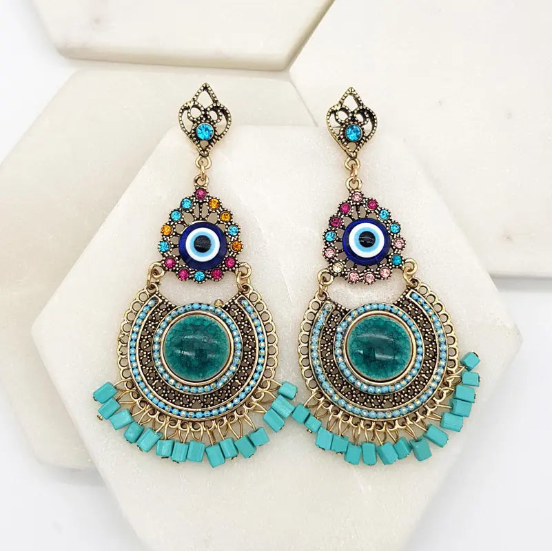 These Emerald Green Indian Goddess Earrings with 18ct gold plating and coloured glass stones are truly stunning. Oozing with an exotic Indian vibe they will make you feel like a goddess. Perfect for a special occasion, you will be sure to turn heads, with their beautiful emerald green colour and intricate details.  thejewelled.au